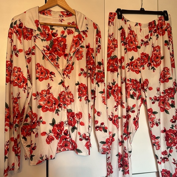 Soft pajamas! Pretty! - Picture 2 of 2